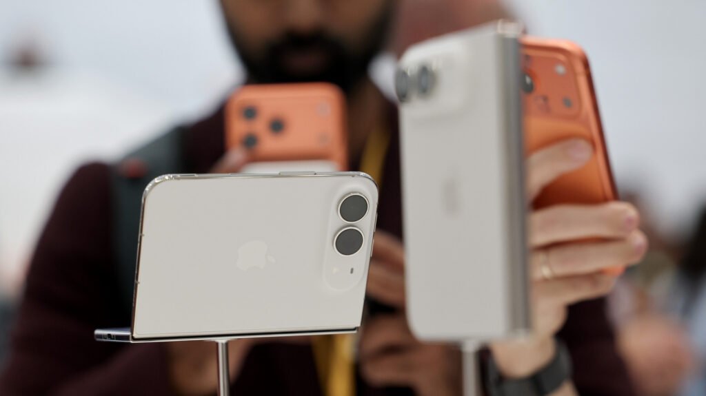 One mobile number, two phones: What is iPhone handoff and which carriers support it? One mobile number, two phones: What is iPhone handoff and which carriers support it?