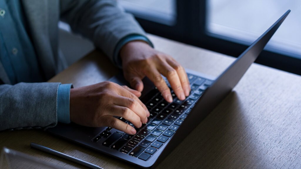 Before you throw out your old laptop, do this first Before you throw out your old laptop, do this first