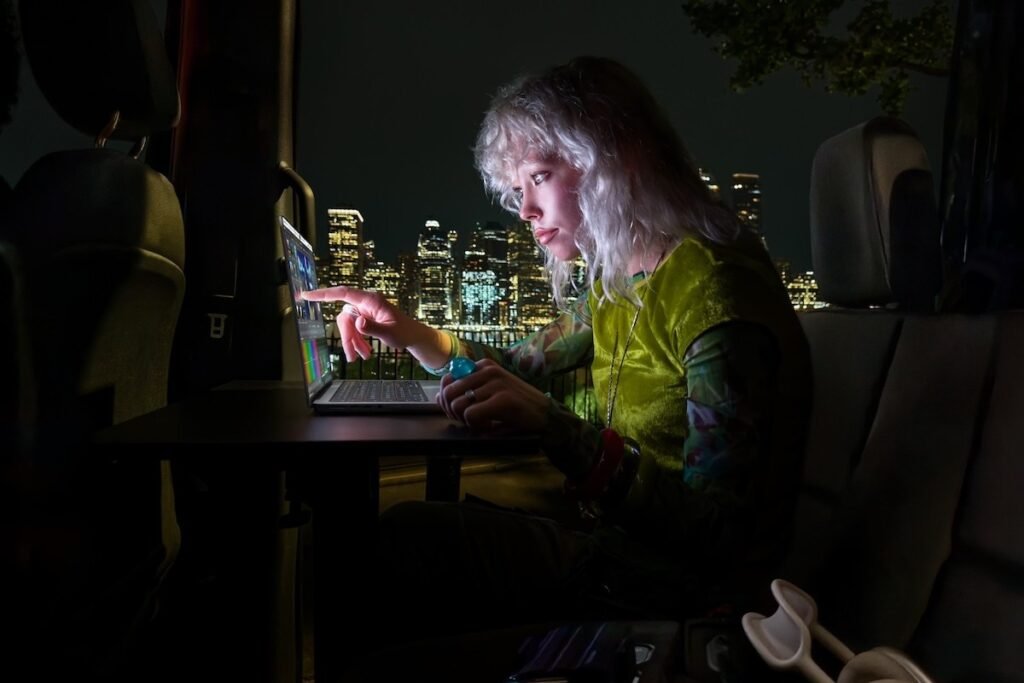 Apple’s touchscreen MacBook Pro pushes laptop pricing to a new extreme Apple’s touchscreen MacBook Pro pushes laptop pricing to a new extreme