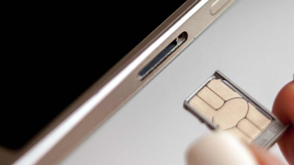 You don’t have to turn off your phone to switch SIM cards (but you probably should) You don't have to turn off your phone to switch SIM cards (but you probably should)
