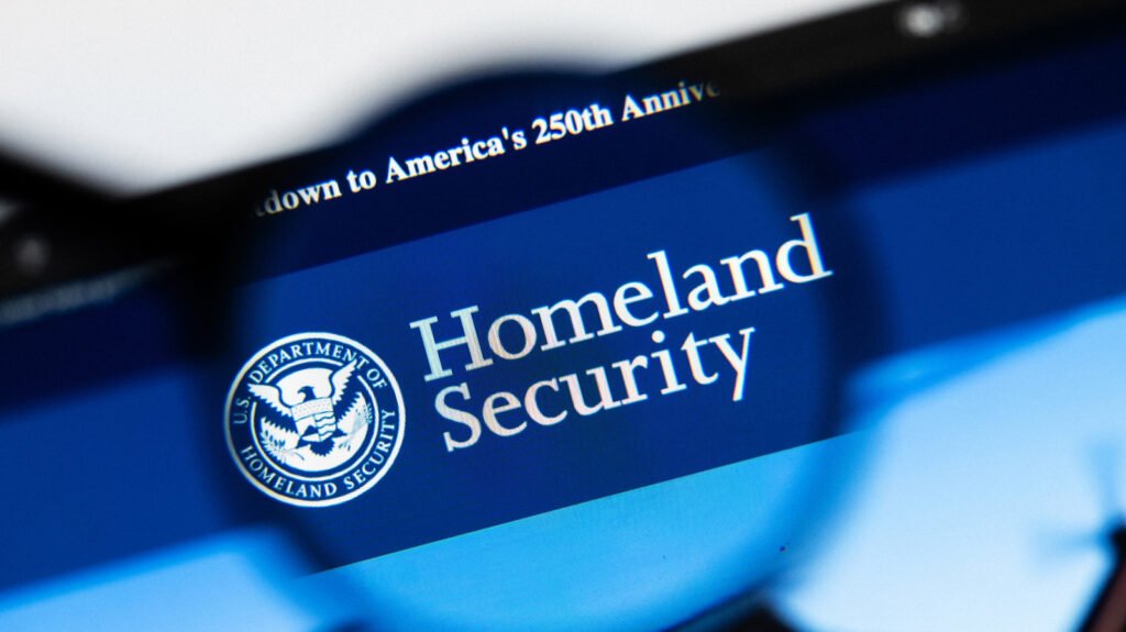 Hackers leaked details of more than 41,000 Homeland Security personnel Hackers leaked details of more than 41,000 Homeland Security personnel