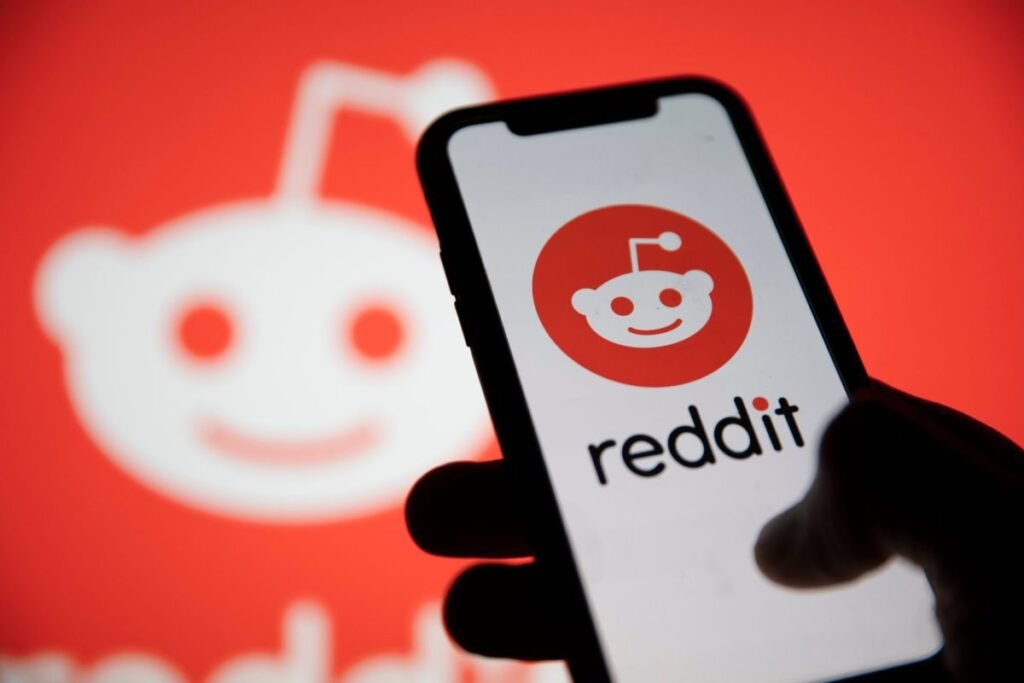 As search traffic dries up, Reddit announces it's shifting to a logged-in experience